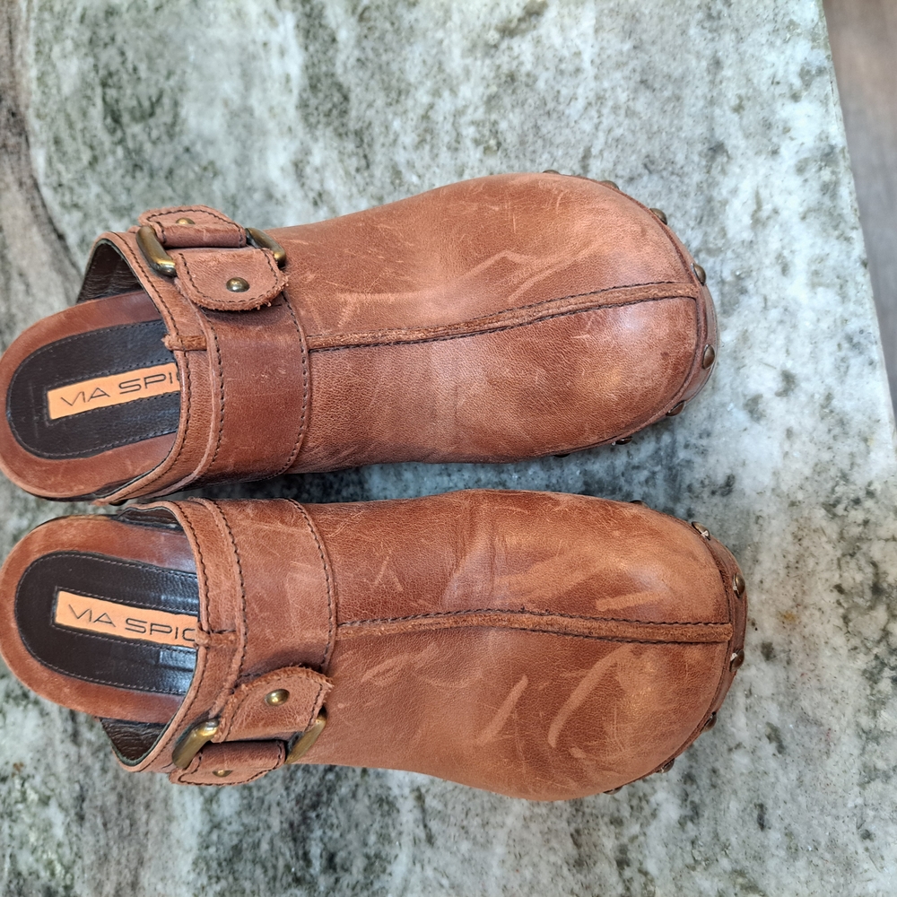 Via Spiga Brown Leather Mules with Vintage Appeal